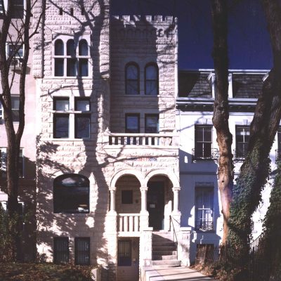 122 Photo 1 Exterior portrait